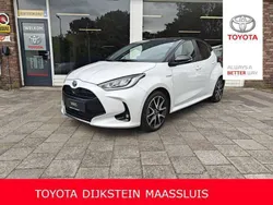 Wit, metallic lak Gebruikt 2021 Toyota Yaris Hybrid Style Hatchback | € 21.950 (Eerlijke prijs)