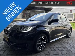 Zwart Gebruikt 2022 Toyota Yaris Hatchback | € 21.950 (Eerlijke prijs)