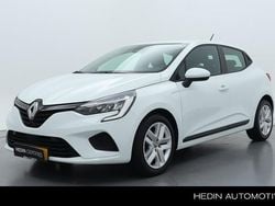 Wit Gebruikt 2021 Renault Clio V Play Hatchback | € 13.945 (Eerlijke prijs)