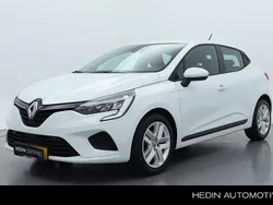 Wit Gebruikt 2021 Renault Clio V Play Hatchback | € 13.945 (Eerlijke prijs)