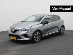 Grijs Gebruikt 2023 Renault Clio V Evolution Hatchback | € 18.935 (Eerlijke prijs)