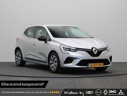 Gris platinum d69 Gebruikt 2023 Renault Clio V Equilibre Hatchback | € 15.445 (Eerlijke prijs)