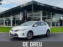 Wit Gebruikt 2015 Toyota Auris Hybrid Executive Hatchback | € 11.995 (Eerlijke prijs)