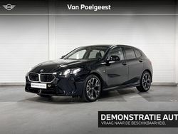 Zwart, metallic lak Gebruikt 2025 BMW 120 M Sport Hatchback | € 44.900 (Eerlijke prijs)