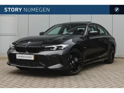 Saphirschwarz (donker zwart metallic) Gebruikt 2023 BMW 330e Shadowline Sedan | € 44.950 (Eerlijke prijs)