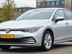 Grijs (metallic) Gebruikt 2021 VW Golf VIII Life Hatchback | € 16.500 (Goede deal)