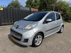 Grijs, metallic lak Gebruikt 2012 Peugeot 107 Hatchback | € 3.450 (Eerlijke prijs)