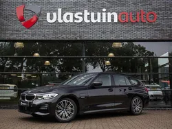 Zwart Gebruikt 2022 BMW 330e Executive Stationwagen | € 29.850 (Super prijs)
