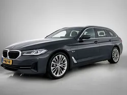 Grijs, metallic lak Gebruikt 2022 BMW 520 Stationwagen | € 27.945 (Super prijs)