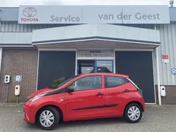 Rood Gebruikt 2016 Toyota Aygo Hatchback | € 8.345 (Eerlijke prijs)