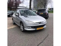 Grijs Gebruikt 2007 Peugeot 206 Forever Hatchback | € 995 (Eerlijke prijs)