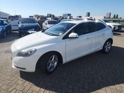 Wit Gebruikt 2015 Volvo V40 Momentum Stationwagen | € 10.999 (Eerlijke prijs)
