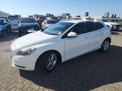 Wit Gebruikt 2015 Volvo V40 Momentum Stationwagen | € 11.250 (Eerlijke prijs)