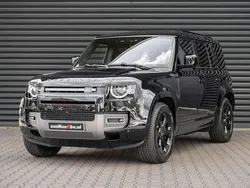 Zwart Nieuw 2025 Land Rover Defender SE Dynamic SUV | € 99.900