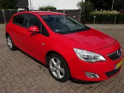 Rood Gebruikt 2011 Opel Astra Business Edition Hatchback | € 3.485 (Goede deal)