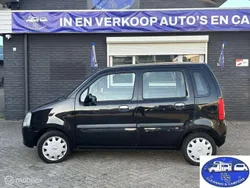 Zwart, metallic lak Gebruikt 2002 Opel Agila Edition Hatchback | € 1.399 (Iets duurder)