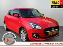 Rood Gebruikt 2023 Suzuki Swift Style Hatchback | € 19.950 (Eerlijke prijs)