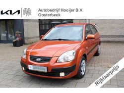 Oranje Gebruikt 2009 Kia Rio Hatchback | € 4.945