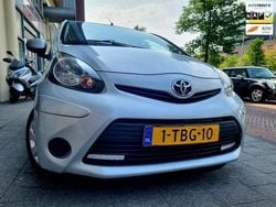 Grijs Gebruikt 2014 Toyota Aygo Hatchback | € 6.250 (Eerlijke prijs)
