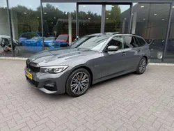 Grijs Gebruikt 2021 BMW 320e M Sport Stationwagen | € 28.500 (Eerlijke prijs)