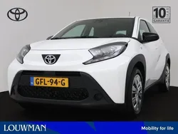 Wit Gebruikt 2024 Toyota Aygo Play Hatchback | € 18.445 (Eerlijke prijs)