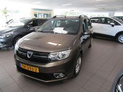 Bruin, metallic lak Gebruikt 2018 Dacia Logan Lauréate Sedan | € 9.900 (Eerlijke prijs)