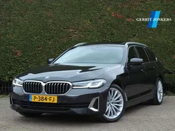 Grijs, metallic lak Gebruikt 2022 BMW 520 Comfort Edition Stationwagen | € 39.500 (Eerlijke prijs)