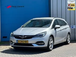 Grijs, metallic lak Gebruikt 2020 Opel Astra Business Edition Stationwagen | € 8.675 (Goede deal)