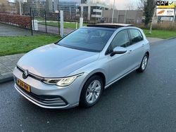 Grijs, metallic lak Gebruikt 2020 VW Golf VIII Style Hatchback | € 18.750 (Eerlijke prijs)
