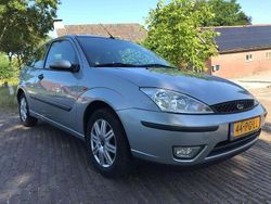 Grijs Gebruikt 2004 Ford Focus Futura Hatchback | € 1.000 (Goede deal)