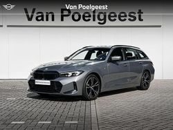 Skyscraper grey metallic (grijs metallic) Gebruikt 2023 BMW 318 Shadowline Stationwagen | € 39.900 (Eerlijke prijs)