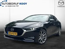 Zwart Gebruikt 2024 Mazda 3 Center-Line Sedan | € 35.495