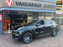 Zwart, metallic lak Gebruikt 2023 Lynk & Co 01 SUV | € 28.950 (Eerlijke prijs)