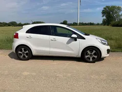 Wit Gebruikt 2013 Kia Rio Plus Hatchback | € 5.999 (Eerlijke prijs)