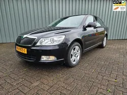 Zwart Gebruikt 2011 Skoda Octavia Elegance Hatchback | € 3.499 (Super prijs)