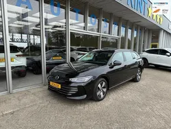 , metallic lak Gebruikt 2024 VW Passat Business Stationwagen | € 35.999 (Goede deal)