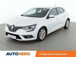 Wit Gebruikt 2016 Renault Mégane IV Intens Hatchback | € 11.049 (Eerlijke prijs)