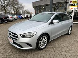 Zilver, metallic lak Gebruikt 2022 Mercedes B180 MPV | € 24.450 (Goede deal)