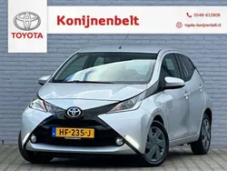 Zilver Gebruikt 2015 Toyota Aygo X-play Hatchback | € 12.495 (Eerlijke prijs)