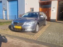 Grijs (metallic) Gebruikt 2012 Skoda Octavia Ambition Stationwagen | € 5.450 (Eerlijke prijs)