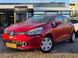 Rood Gebruikt 2015 Renault Clio IV Expression Hatchback | € 5.950 (Goede deal)