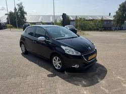 Zwart Gebruikt 2014 Peugeot 208 Style Hatchback | € 9.000 (Iets duurder)