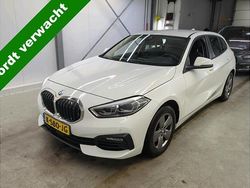 Wit Gebruikt 2021 BMW 118 Executive Hatchback | € 19.945 (Super prijs)