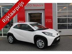 Wit Gebruikt 2023 Toyota Aygo Play Hatchback | € 16.400 (Goede deal)