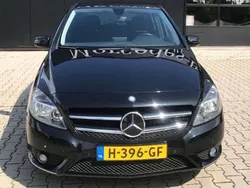 Zwart Gebruikt 2012 Mercedes B180 Ambition MPV | € 9.750 (Iets duurder)