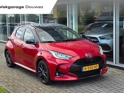 Rood Gebruikt 2022 Toyota Yaris Executive Hatchback | € 23.450 (Eerlijke prijs)