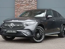 Grijs, metallic lak Gebruikt 2023 Mercedes GLC300 AMG line Coupé | € 79.500 (Iets duurder)