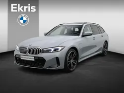 Grijs Gebruikt 2024 BMW 330e Comfort Edition Stationwagen | € 53.900 (Goede deal)