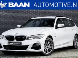 Wit Gebruikt 2022 BMW 330e M Sport Stationwagen | € 49.900