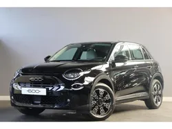 Zwart Nieuw 2025 Fiat 600 SUV | € 41.495